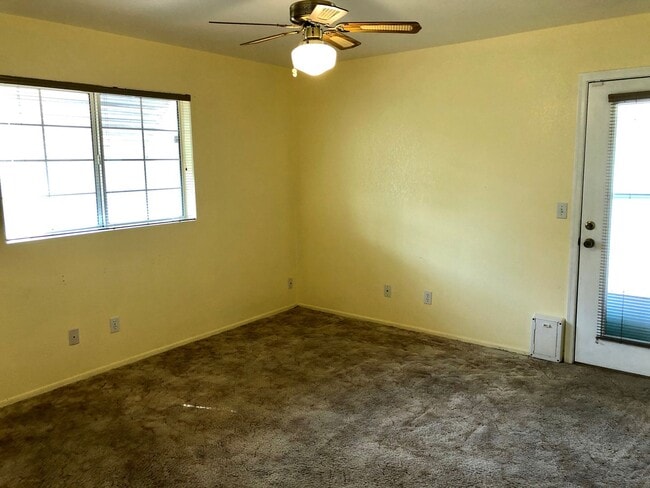 Building Photo - Great 3 Bedroom, 2 Bathroom Home in Quiet Neighborhood!