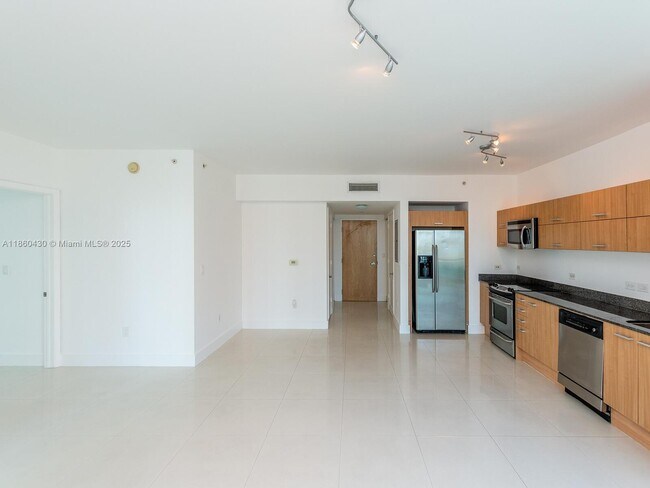 Building Photo - 350 S Miami Ave