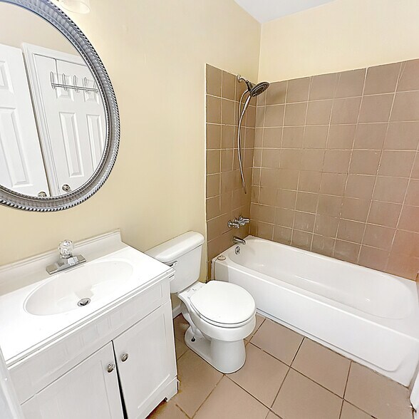 Building Photo - 405 Hickory Hill Dr