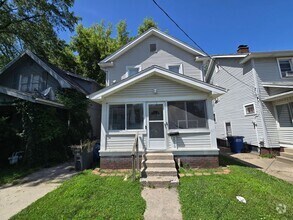 Building Photo - 2 Bedroom House