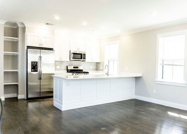 Building Photo - Allston 3 Bed / 2 Bath – 1,350 Sq Ft – W/D in Unit – 9/1