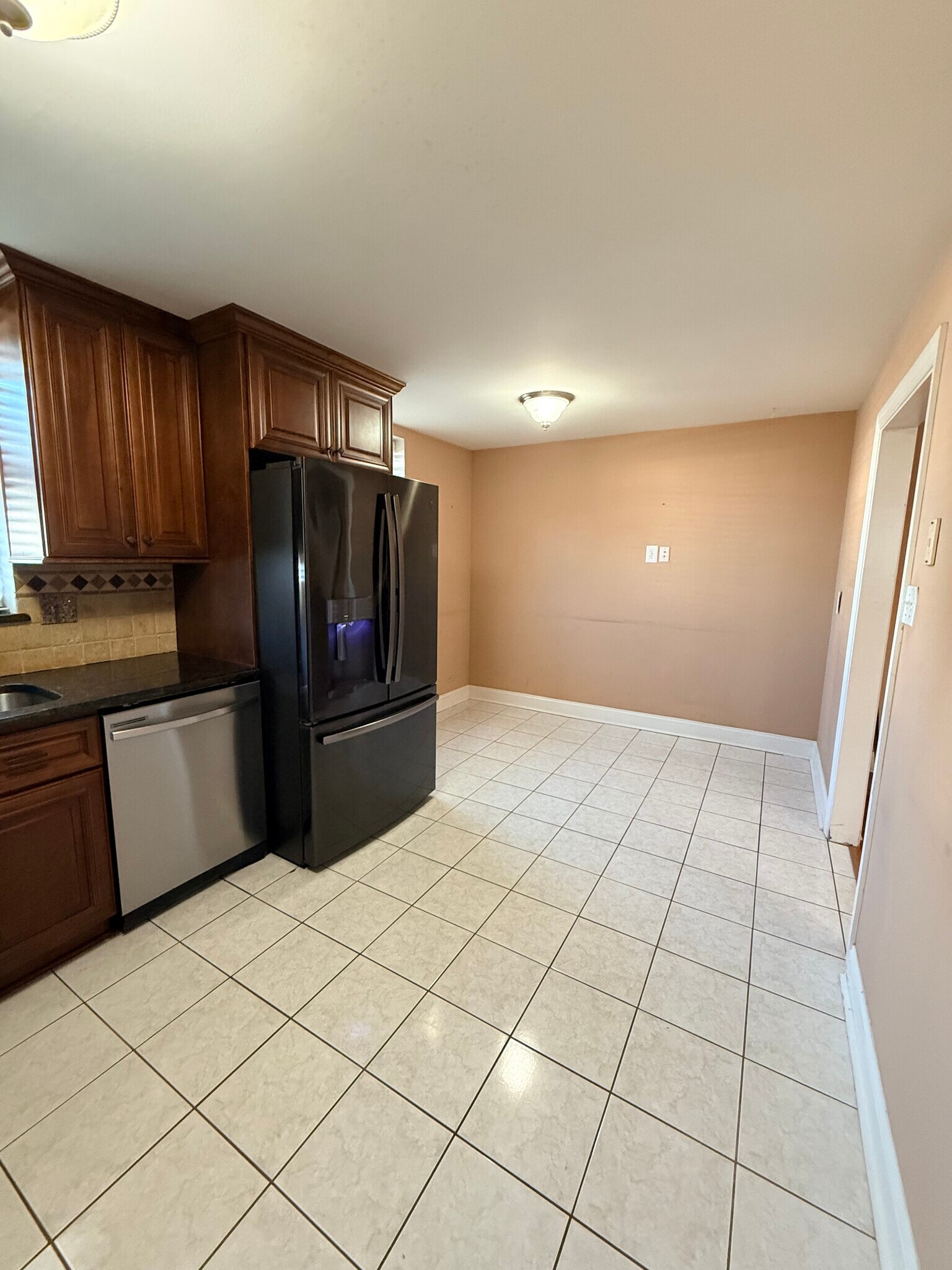 Building Photo - 3808 Ronnald Dr