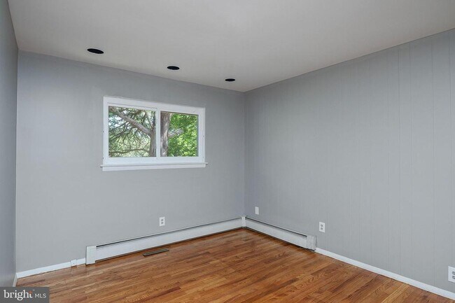 Building Photo - 3947 Setonhurst Rd