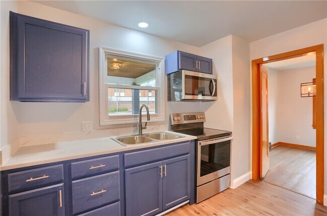 Building Photo - 740 Pershing St