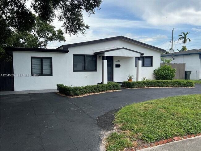 Building Photo - 6685 NW 38th Terrace
