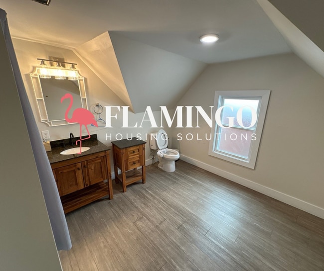 Building Photo - 1422 East Third Street - Shared Living programs Eligible