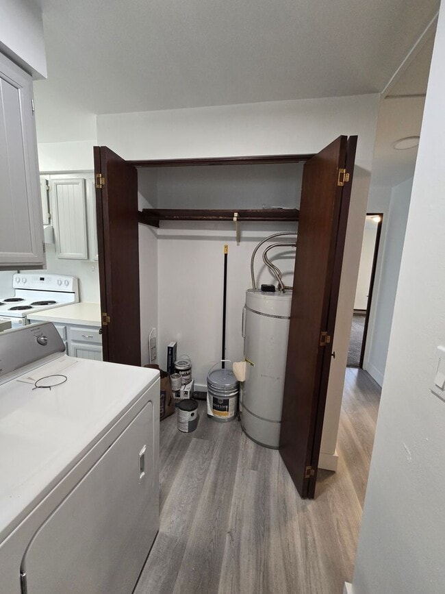 Building Photo - Tsoulouhas #1