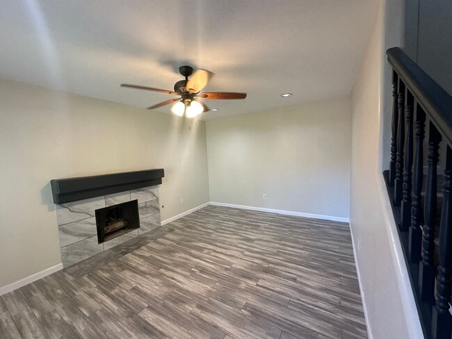 Building Photo - 2 Bed, 2.5 Bath Condo in Reno
