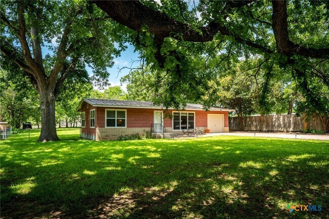 Building Photo - 2052 Gruene Rd