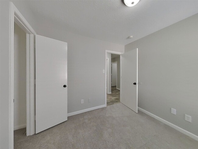 Building Photo - 16229 Summerset Estates Blvd