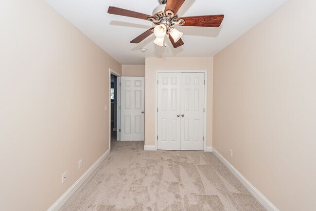 Building Photo - 3 Bedroom, 2.5 Bathroom Townhome in Oak Terrace Preserve - Park Circle