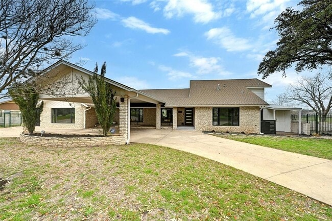 Building Photo - 5700 Penick Dr