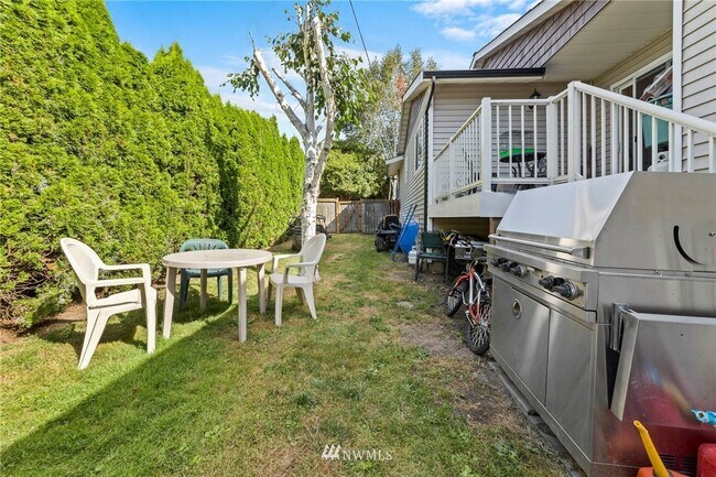 Building Photo - 822 Lincoln St