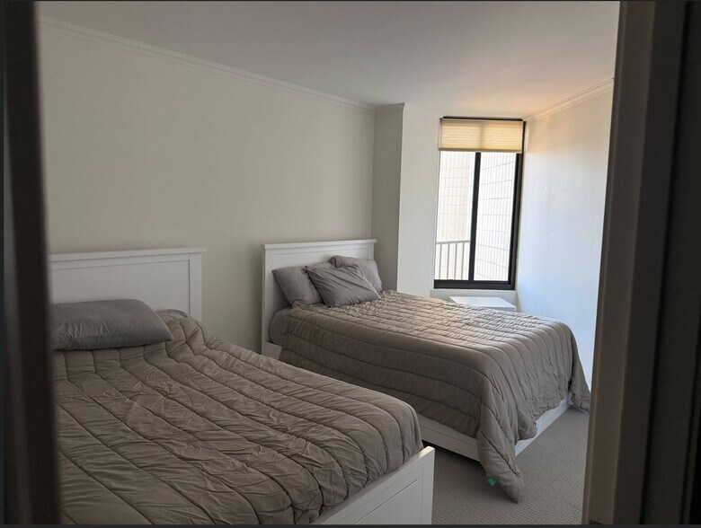 Building Photo - 150 Lombard St