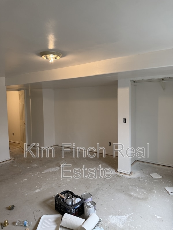 Building Photo - 826 750 W