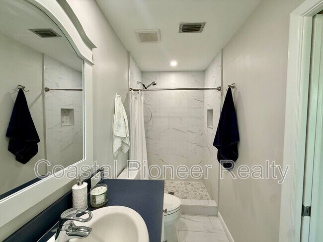 Building Photo - 14903 Imperial Point Dr N