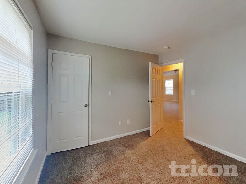 Building Photo - 15436 Dusty Trail