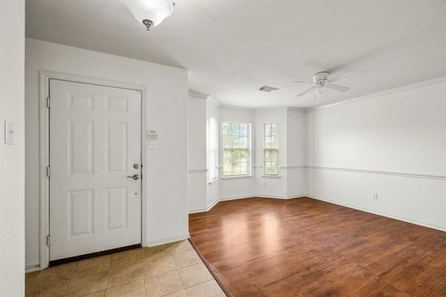 Building Photo - 3211 Falcon Trail Dr