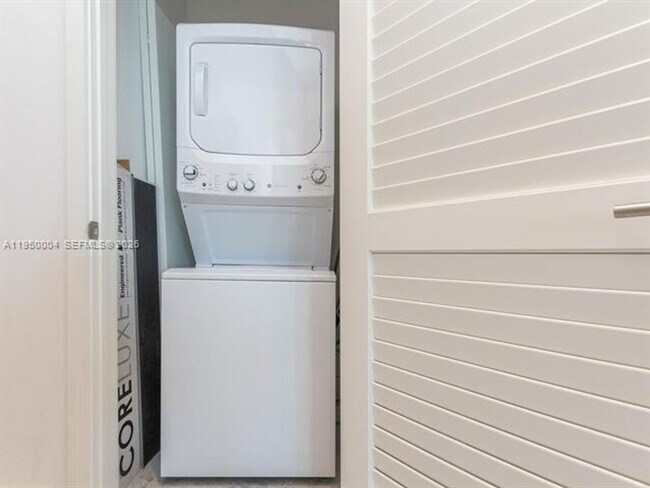 Building Photo - 4111 S Ocean Dr