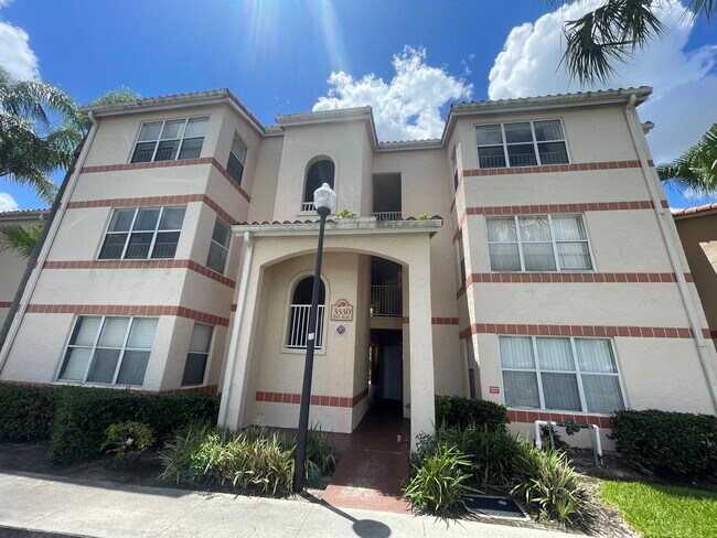 Primary Photo - 3330 Pinewalk Dr N