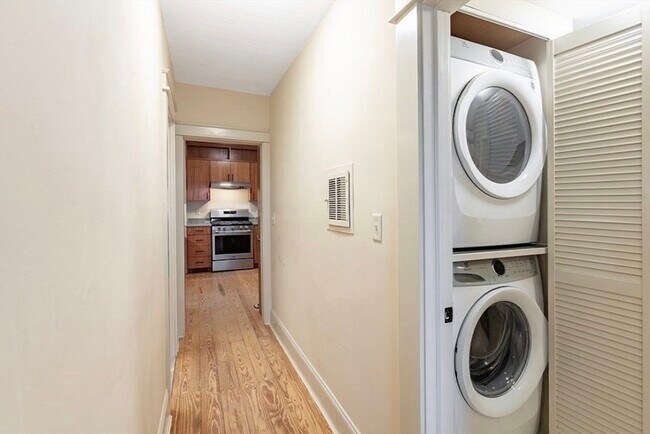 Building Photo - 12 Hampden St