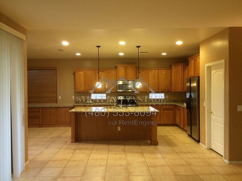 Building Photo - 2180 S Holguin Way
