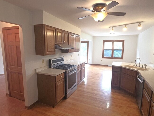 Building Photo - 3207 S Ridge Crest Ct
