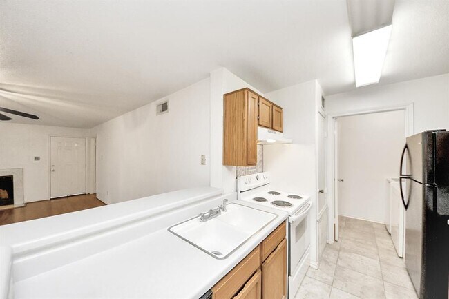 Building Photo - 10757 Braes Bend Dr