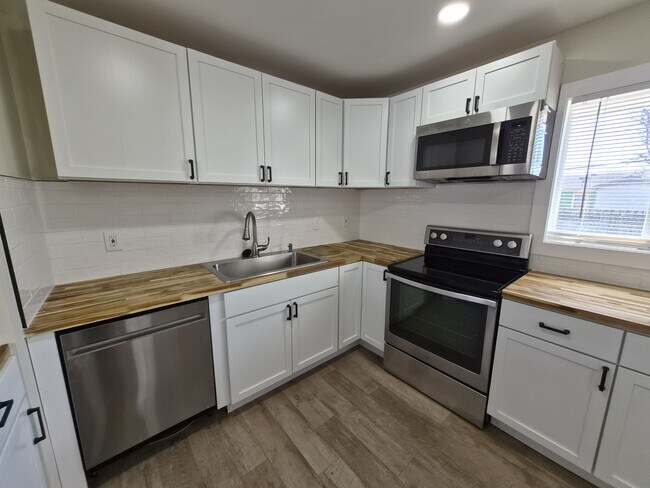 Building Photo - 8515 Georgiana Ln