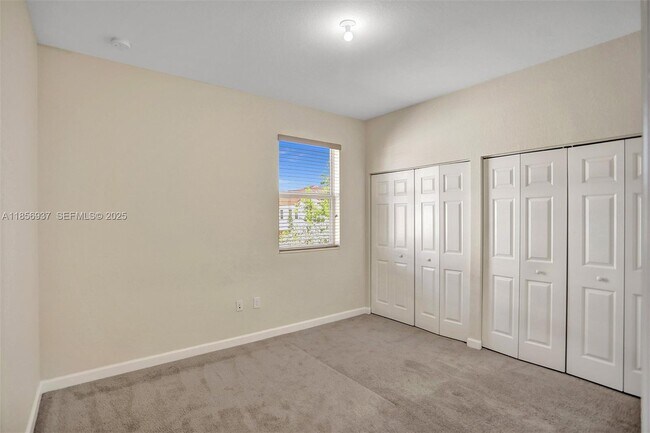 Building Photo - 9500 SW 167th Ave