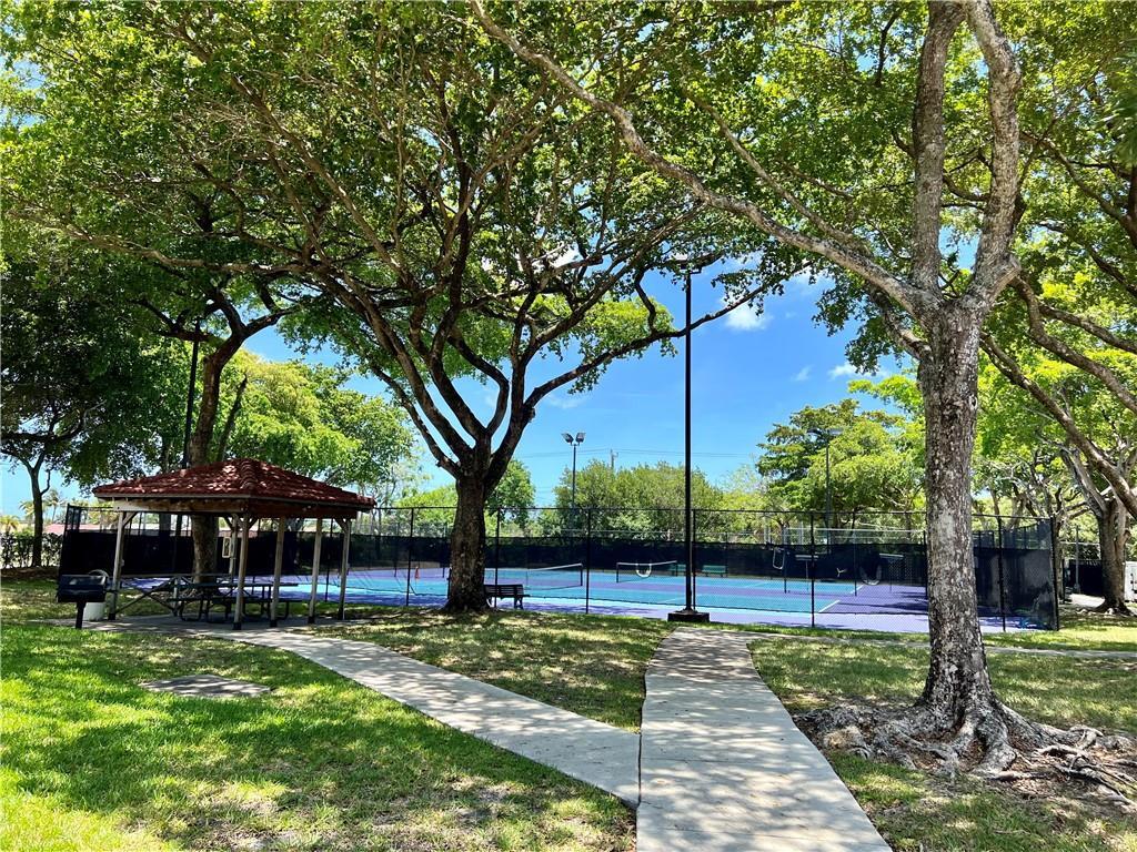 Building Photo - 110 Lake Emerald Dr