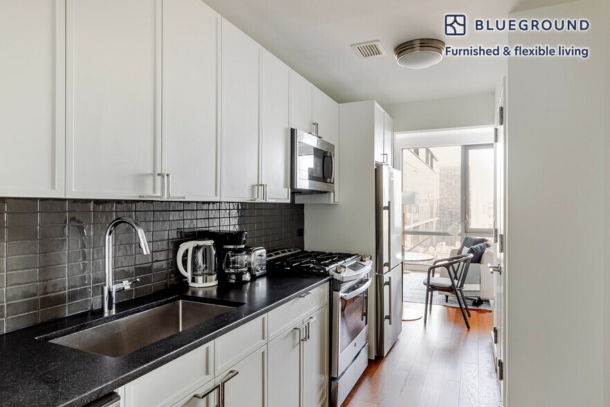 Building Photo - 435 W 31st St