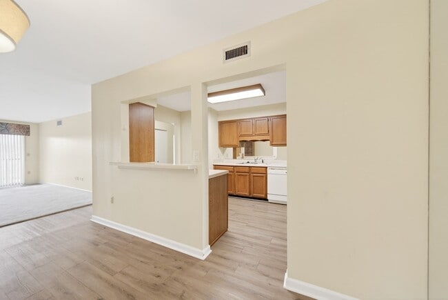 Building Photo - 200 Sanders Ferry Rd