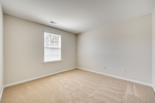 Building Photo - Beautiful 2 Bed 2.5 bath townhome in Benni...