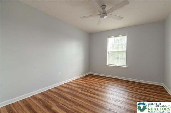 Building Photo - 835 Spring White Dr