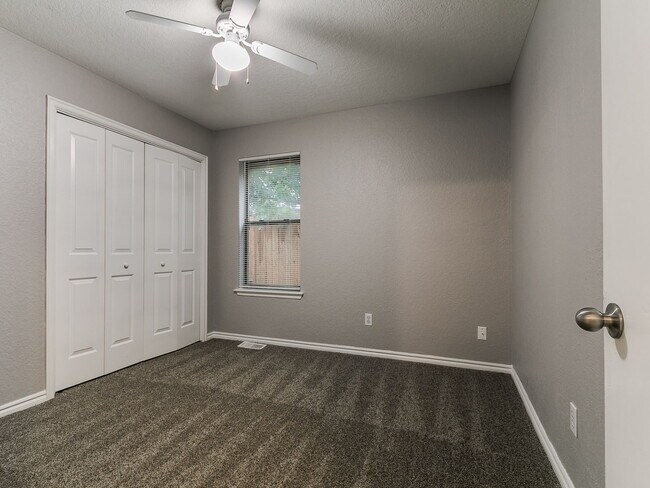 Building Photo - 205 N Rockypoint Dr