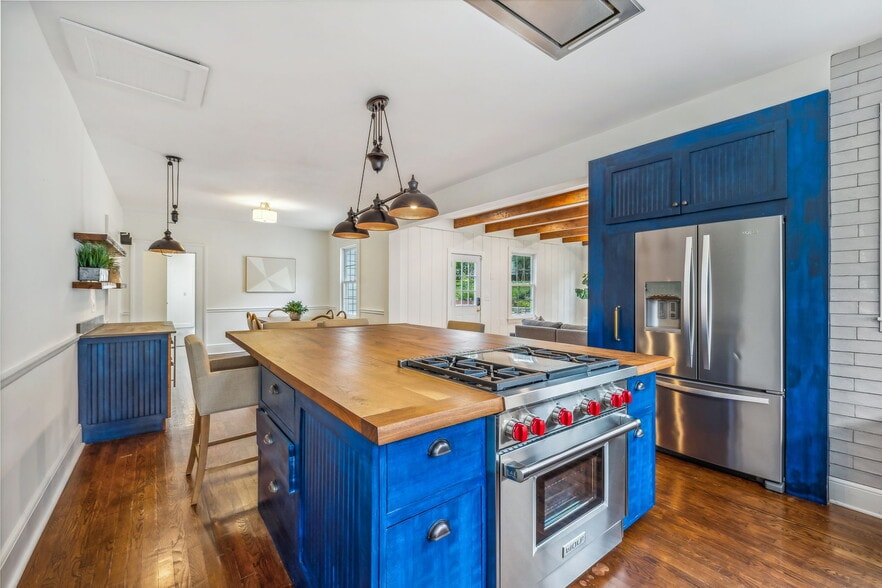 Building Photo - 2126 Sharondale Dr