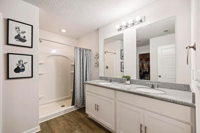 Building Photo - Updated and Move In Ready 4/2 in Cantonment