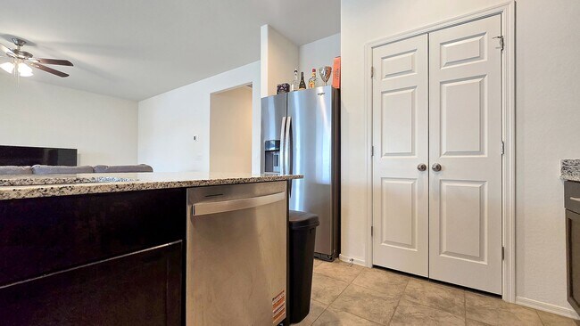 Building Photo - Like new home! Pristine condition!