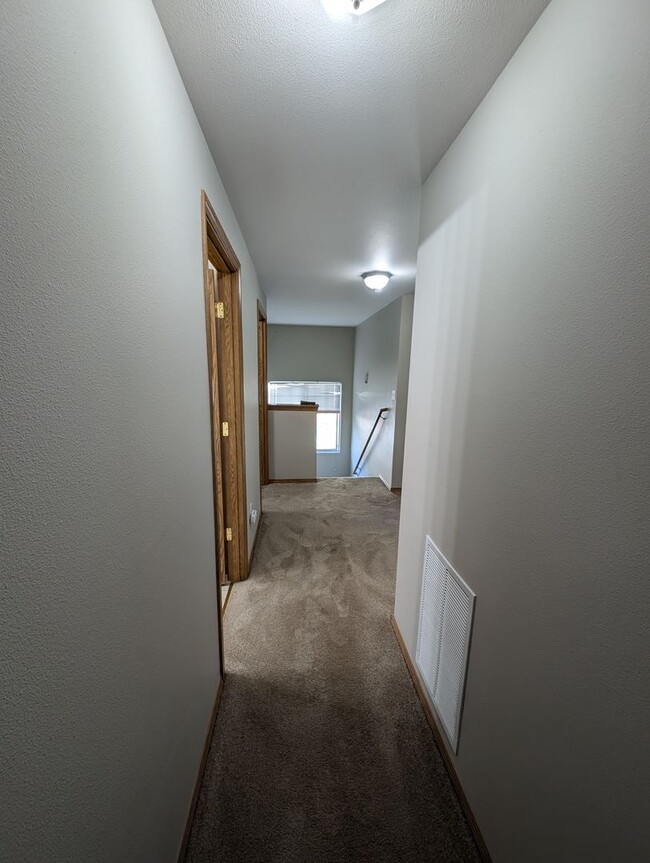 Building Photo - East Bremerton 3 Bedroom, Close to EVERYTH...