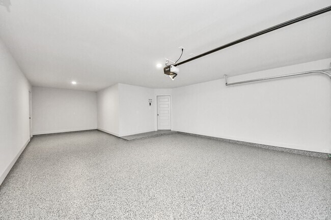 Building Photo - 2719 Country Ln