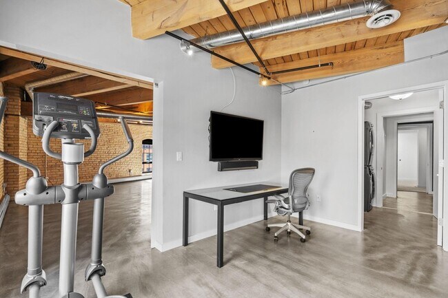 Building Photo - 404 N Washington Ave
