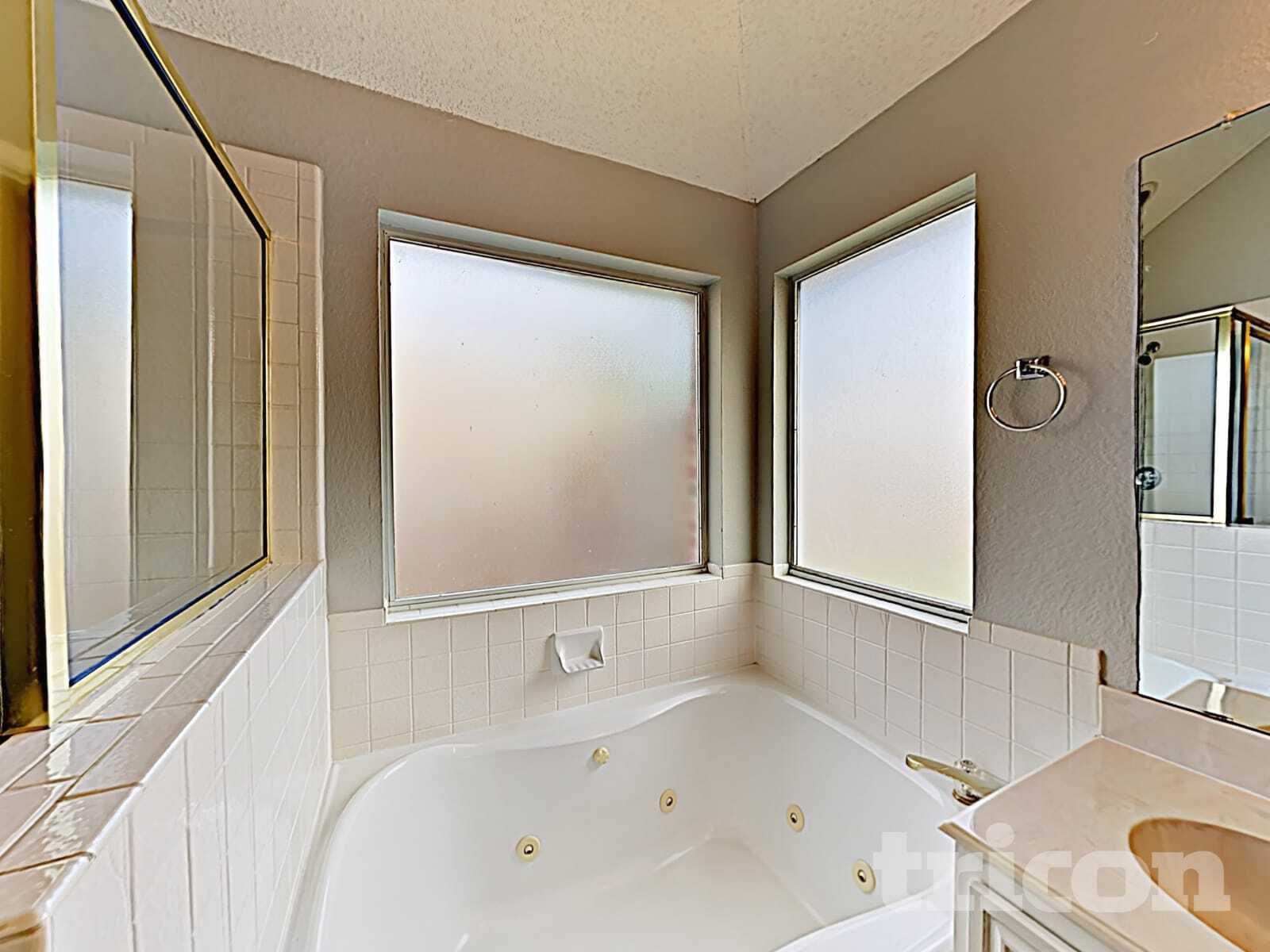 Building Photo - 229 Willow Creek Dr