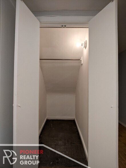 Building Photo - 3542 N Halsted St