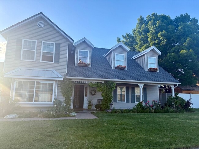 Building Photo - Gorgeous 4 Bedroom Home!!