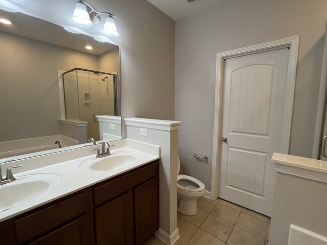 Building Photo - 5661 Tipperlinn Way