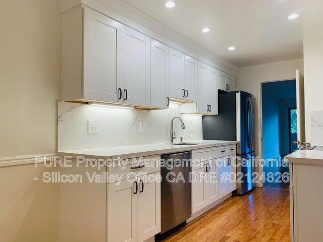 Building Photo - 2315 Eastridge Ave