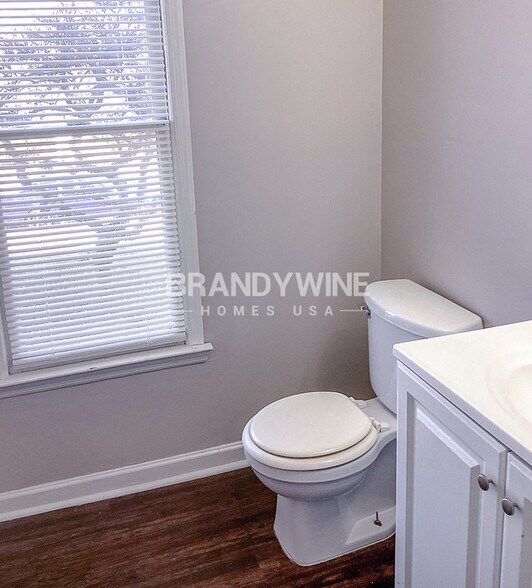 Building Photo - 1577 Linksview Close