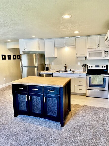 Building Photo - 14547 Broomfield Dr