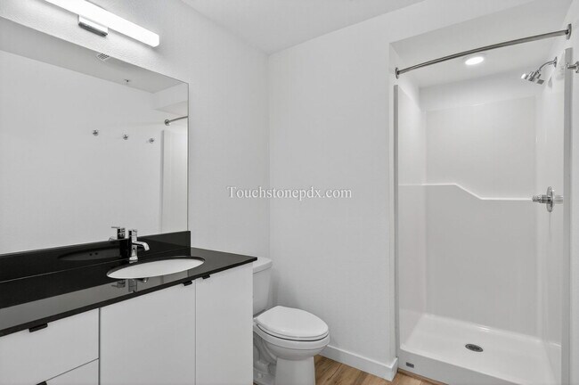 Building Photo - 5635 NE Glisan St